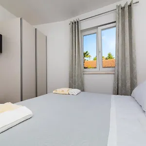 apartment-nada-malinska.primorje-gorskikotar.com/